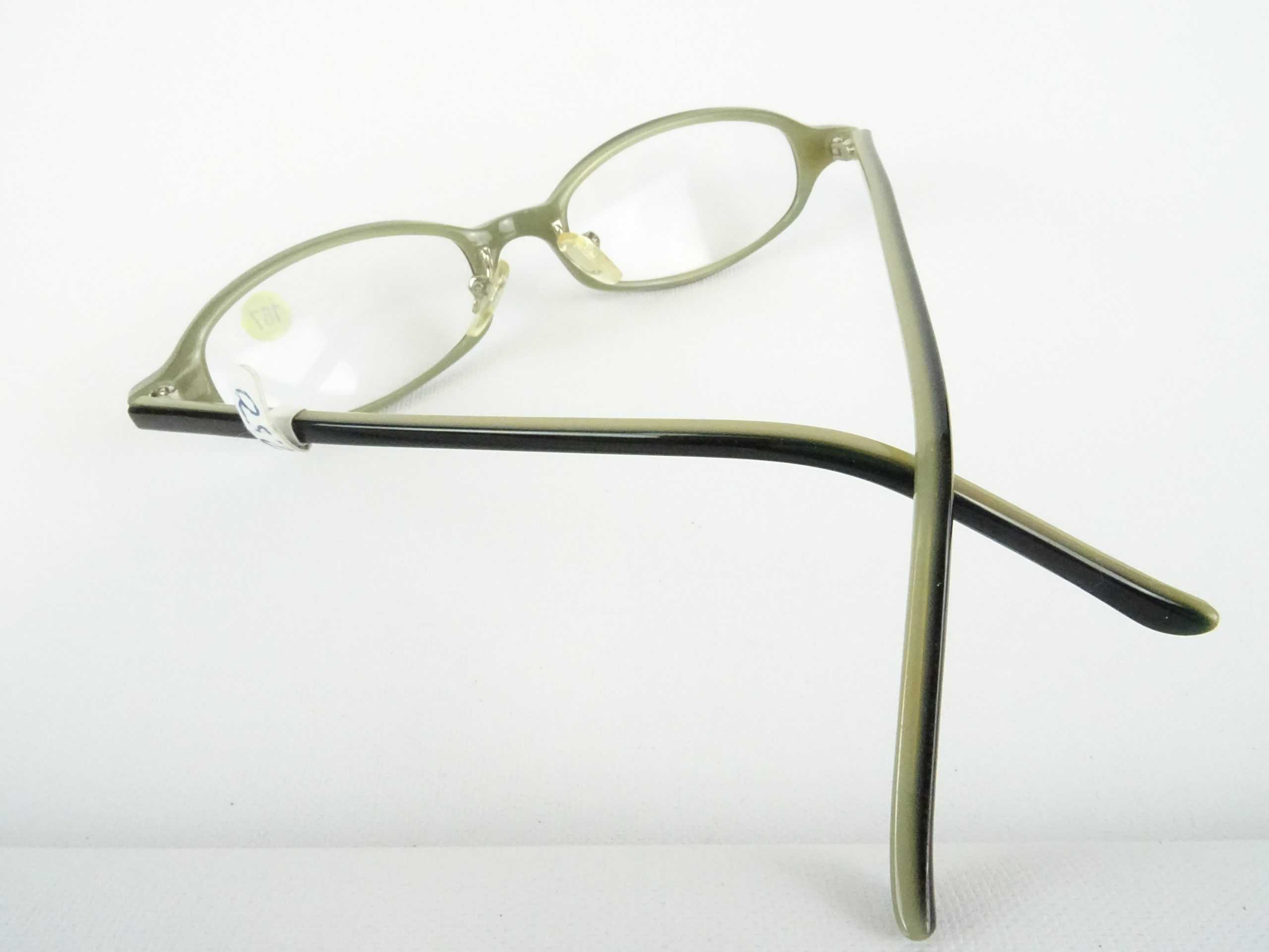 Schwarze Damenbrille Brillenfassung aus Kunststoff mit Nasenstegen schmal für kleine Köpfe Gr. S