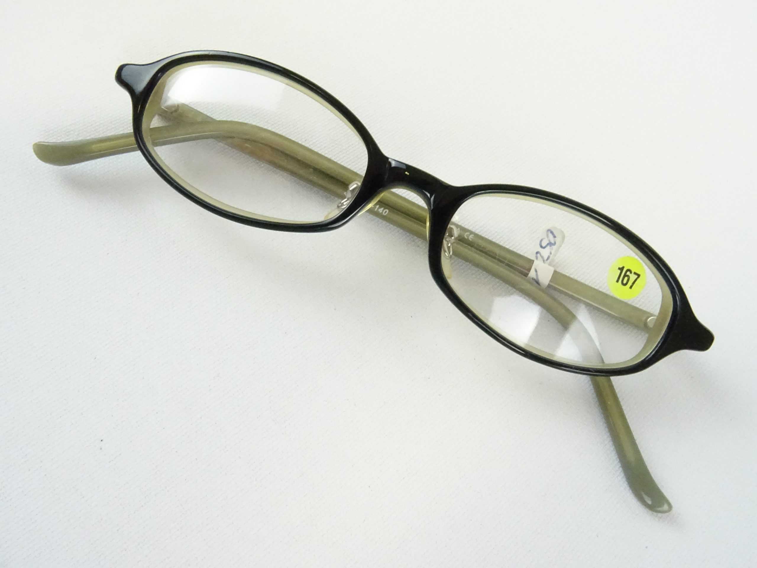 Schwarze Damenbrille Brillenfassung aus Kunststoff mit Nasenstegen schmal für kleine Köpfe Gr. S