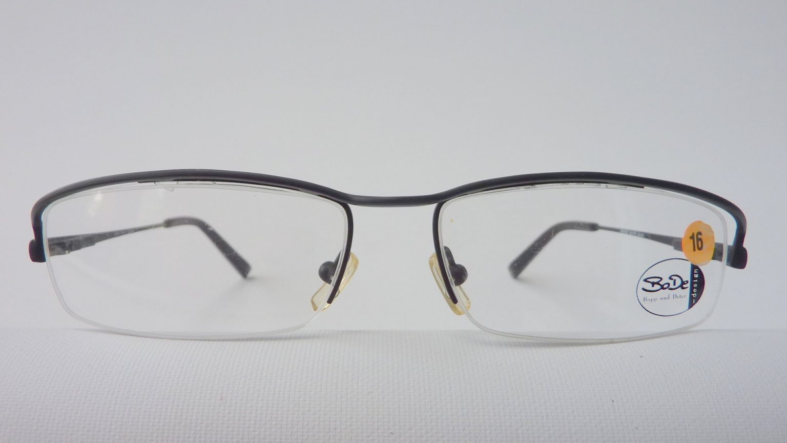 BoDe Design Brille rechteckige Form schwarz Halbrand Brillen aus Metall