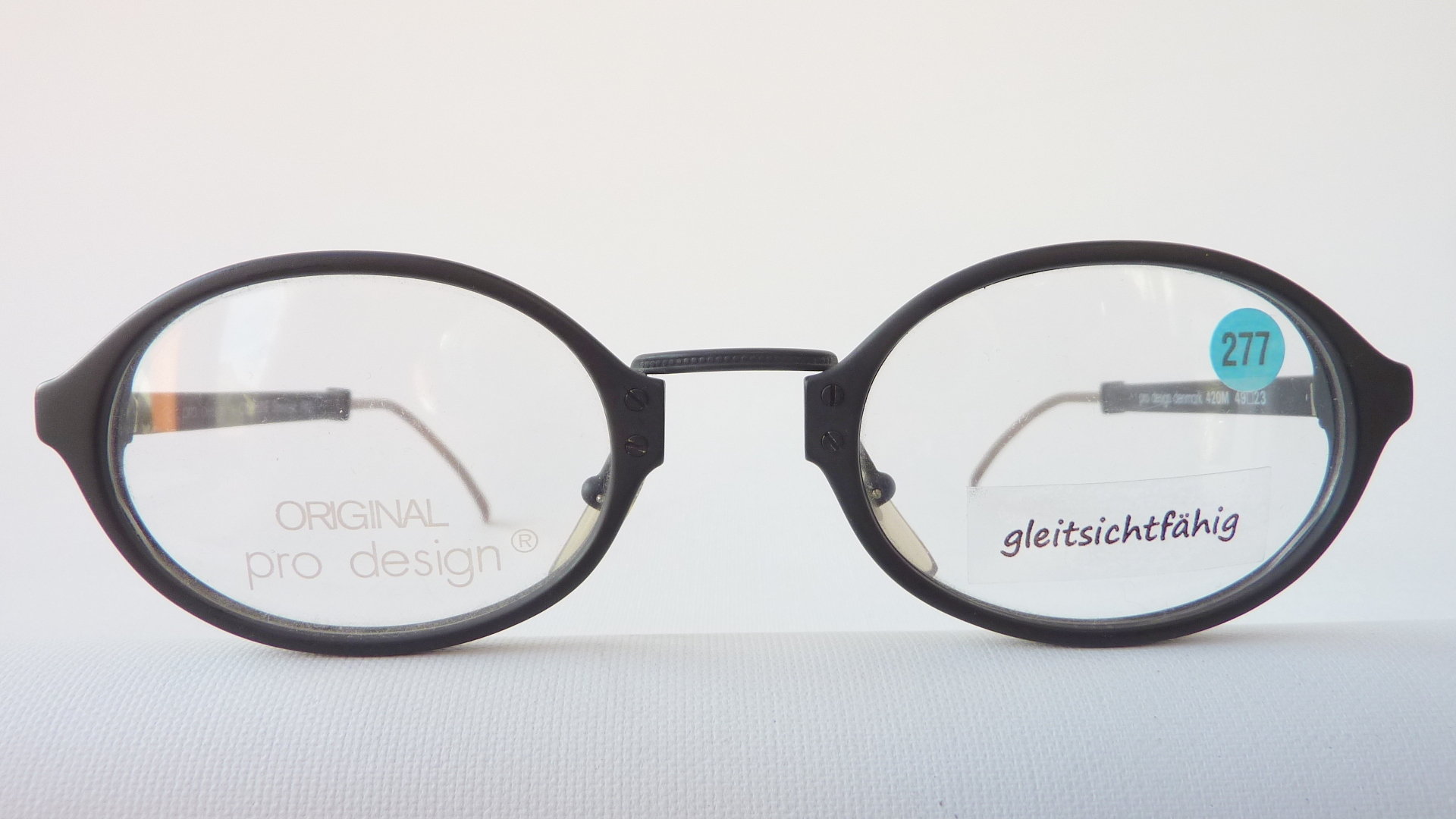 Pro Design schwarze Brillen Fassung Kunststoff matte Farbe runde ovale Form ausgefallen Gr. M 