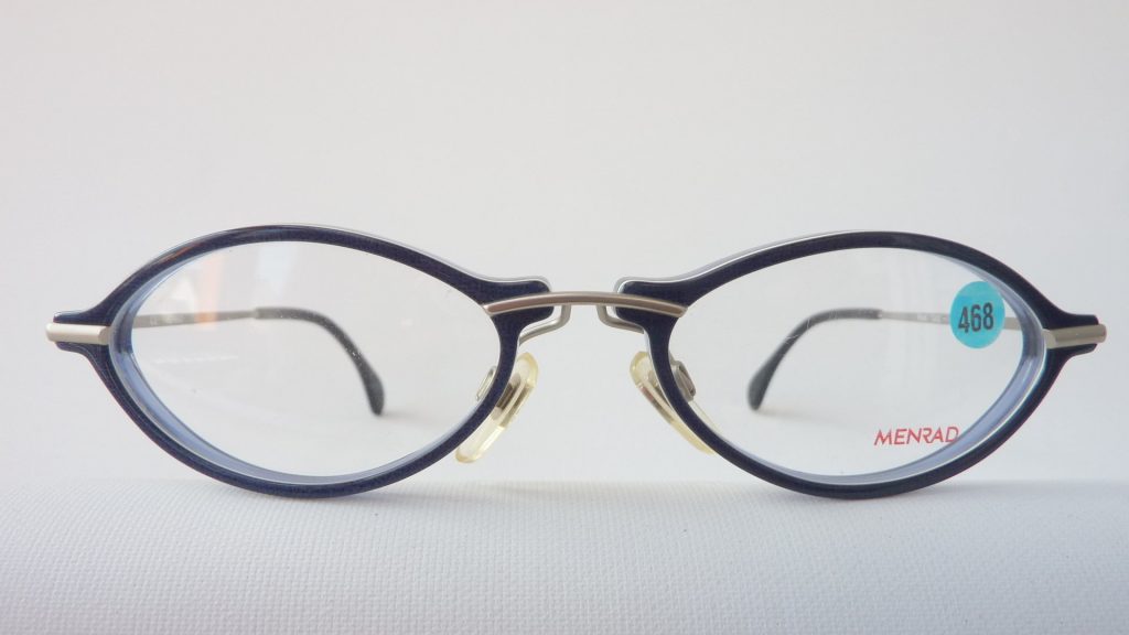 Dunkelblaue Brille im Materialmix kleine ovale Glasform mit