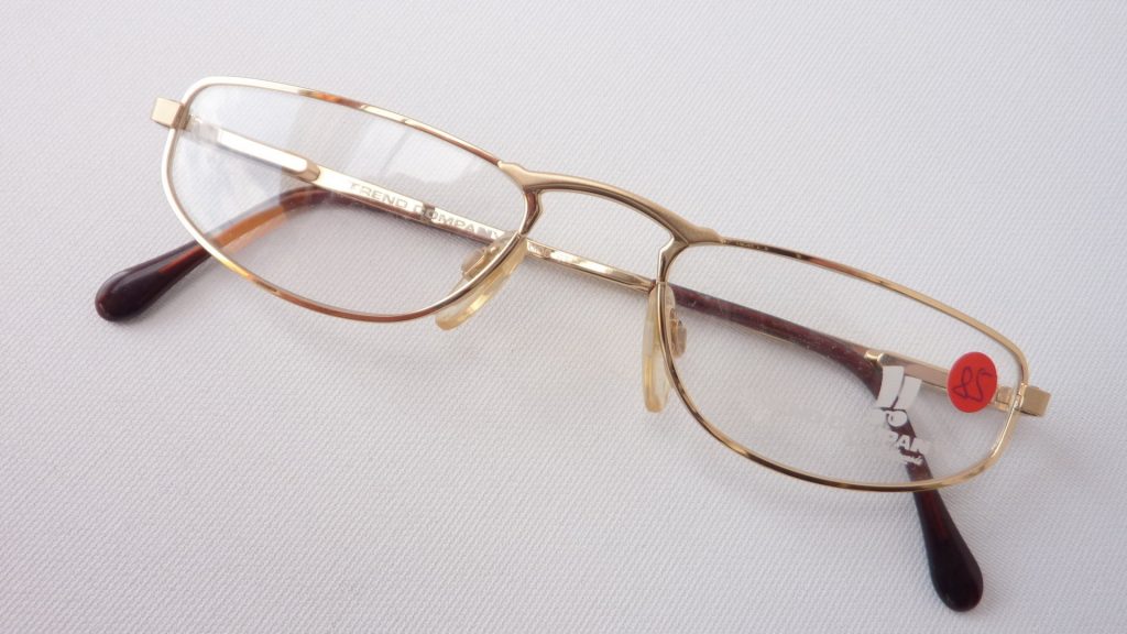 Damen Brille Ohne Stärke Herren Edel Elegant Modern Retro Klarglas Brillen Quadratisch Gold & Rahmen Retinol Intense Eye Cream