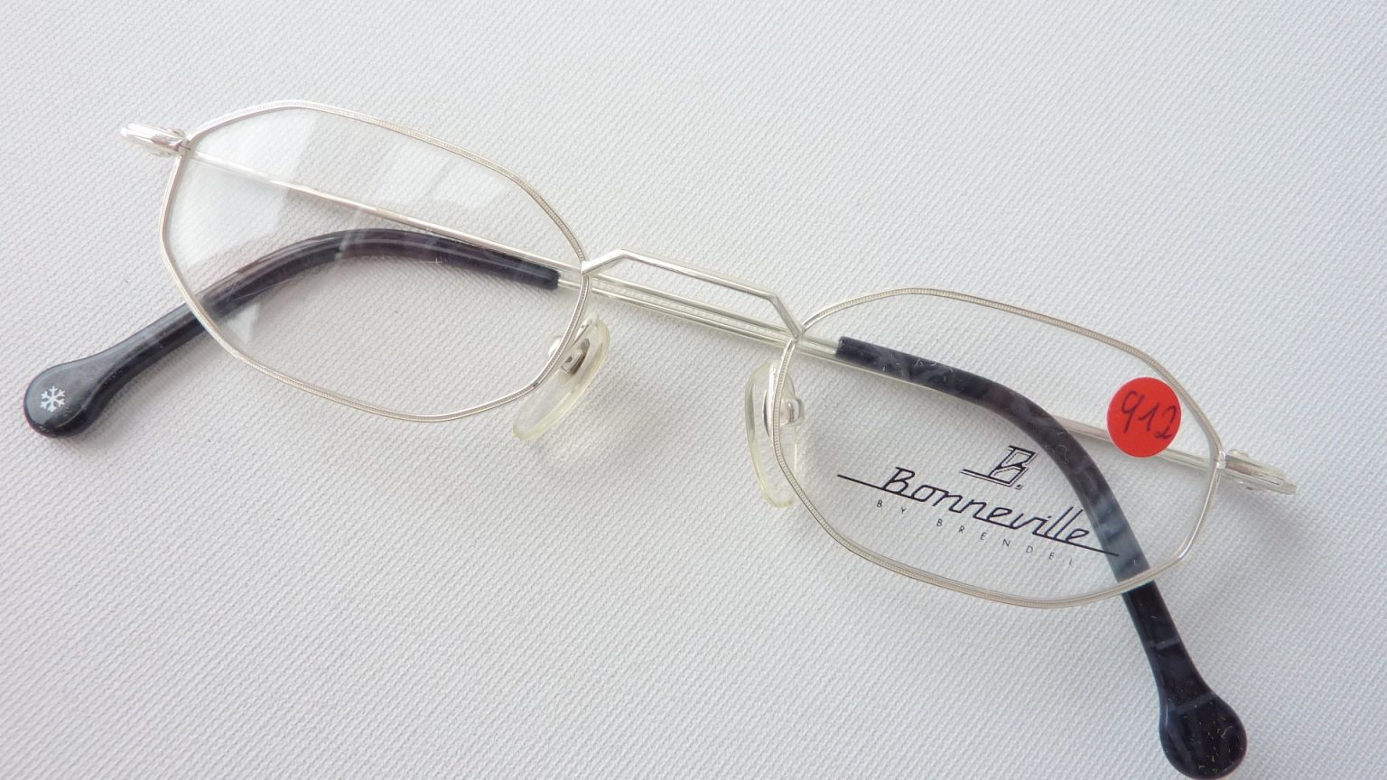Leichte silberfarbene Unisex Brille mehreckig aus Metall mit kleiner