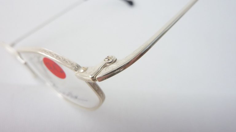 Leichte silberfarbene Unisex Brille mehreckig aus Metall mit kleiner